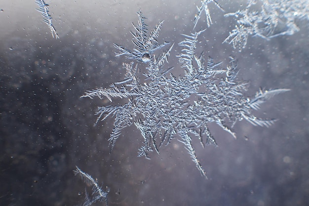 Фото Снежный узор на стекле от мороза