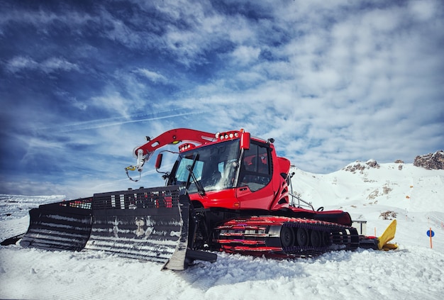 Foto attrezzatura per la rimozione della neve sul pendio