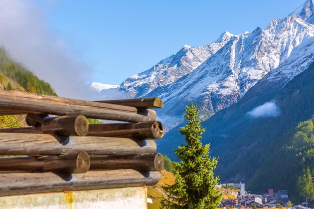 Foto alpi svizzere innevate a zermatt, in svizzera