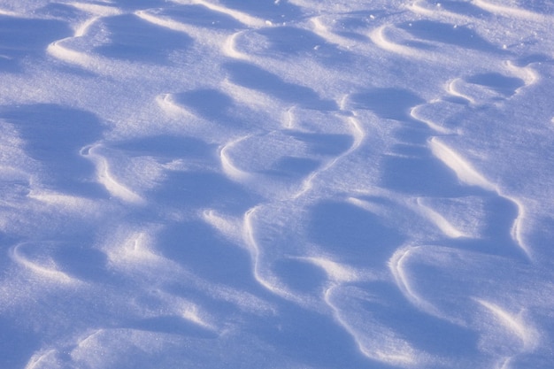 写真 今年の非常にトレンディなバイオレットカラーの雪の冬のテクスチャ背景