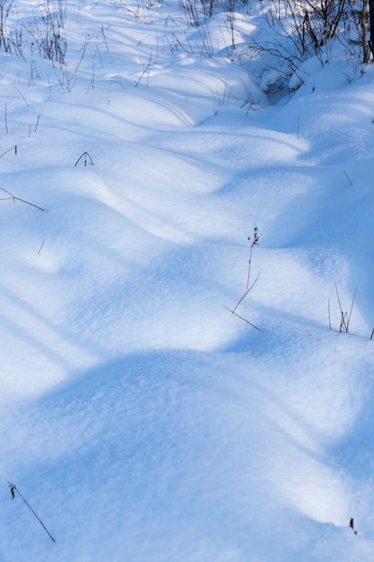 降雪後の雪の吹きだまり