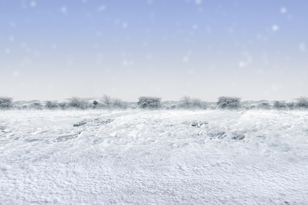 Photo snowfield with a blue sky background