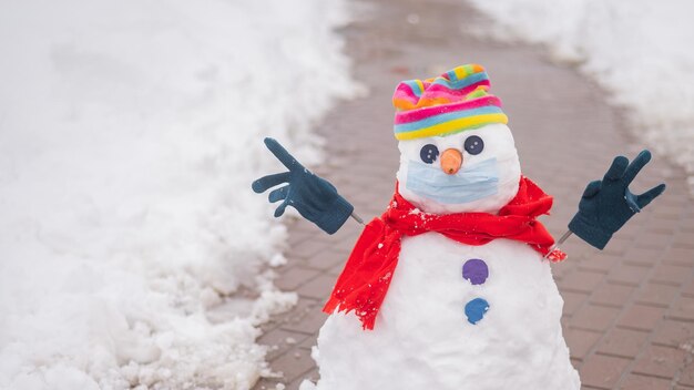 写真 雪の上のスノーマン