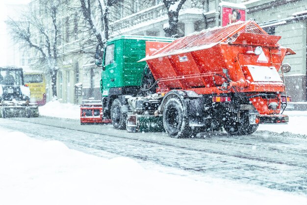 除雪車は雪の概念の清掃通りをクローズアップ