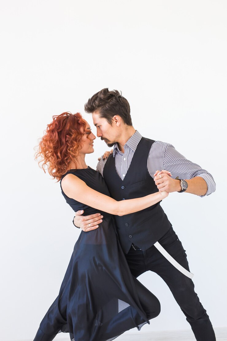 Photo social dance, bachata, kizomba, tango, salsa, people concept - young couple dancing over white