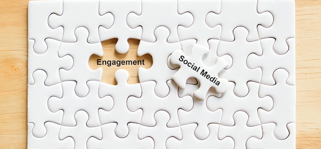 사진 소셜 미디어와 참여 퍼즐 배경에 대한 단어 디지털 마케팅 개념