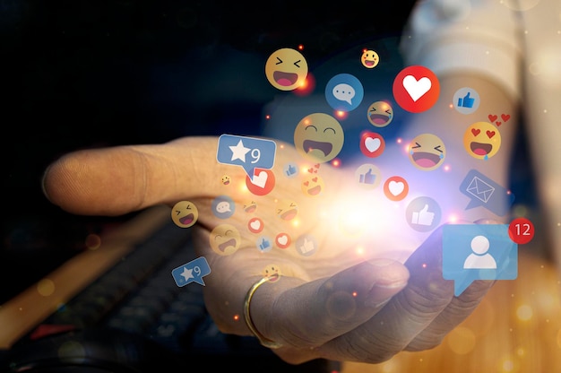 ソーシャル メディアとデジタル 休暇中の生活とソーシャル メディア オンライン マーケティングのアイデア グローバル ビジネスにおけるテクノロジ ネットワークの接続