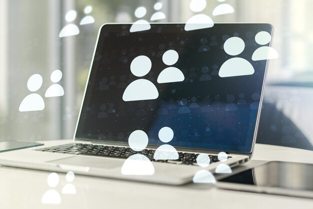 Foto concetto di social network media con computer moderno sullo sfondo doppia esposizione