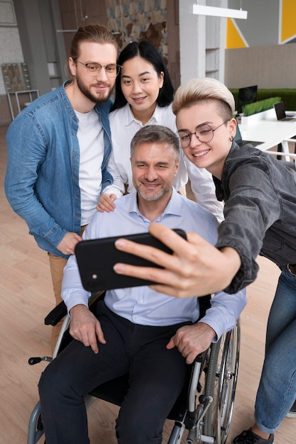 Foto sociale integratie van werkend team