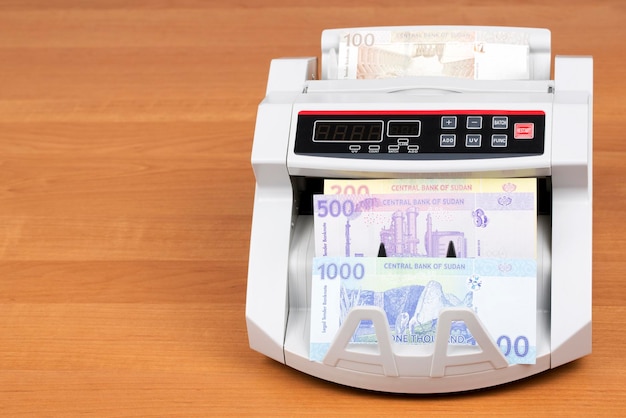 Soedanees geld in een telmachine