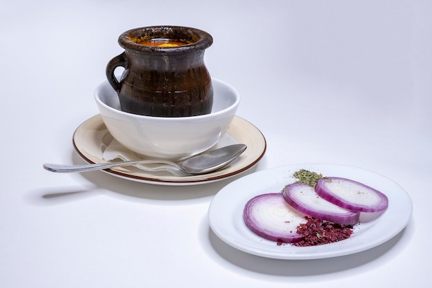 Soep piti azerbeidzjaans traditioneel gerecht soep in een aardewerken kruik restaurant menu nationaal gerecht van