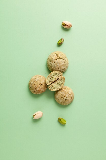 Soft amaretti with pistachios