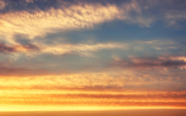 Photo soft blue sky and sunset cloud