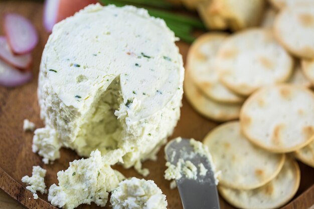 Soft flavored creamy cheese with shallot and chive.