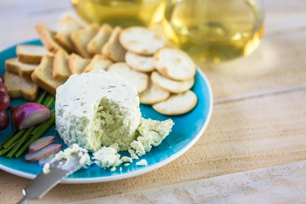 Soft flavored creamy cheese with shallot and chive.