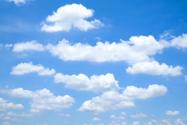 写真 ソフトフォーカス青い空と雲