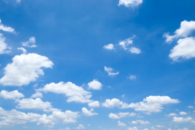 写真 ソフトフォーカス青い空と雲