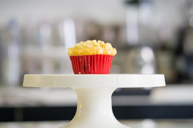 Foto soft focus di muffin sulla torta che decora nella caffetteria