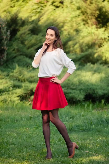 Photo soft focus photo of cute girl in the meadow