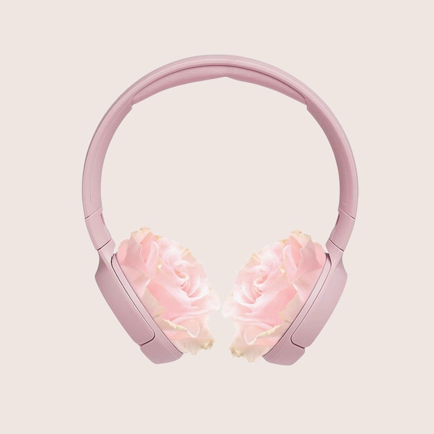 Cuffie rosa tenue con boccioli di fiori al posto delle orecchie design concettuale sul tema della bella musica e dell'elettronica moderna