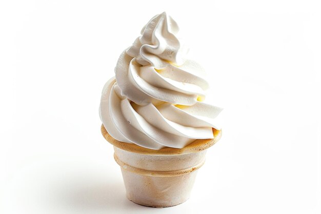 ソフトなアイスクリームを白い背景で提供する
