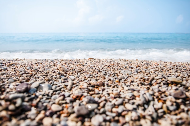 Foto morbida onda dell'oceano blu sulla spiaggia di sabbia