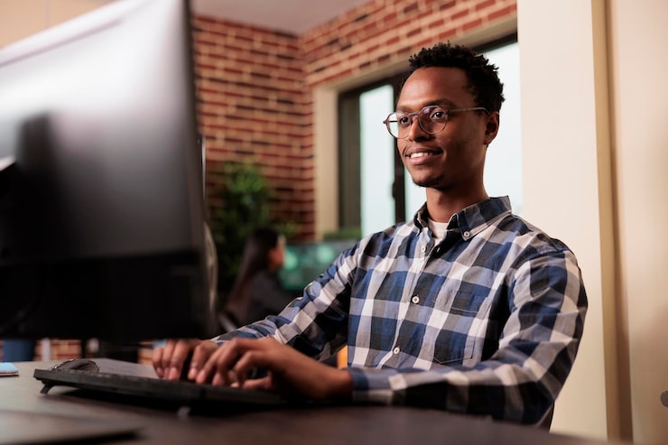 Photo software developer working on software program in it programming agency, utilizing skills in coding and technology to create more inclusive program. system engineer writing html script