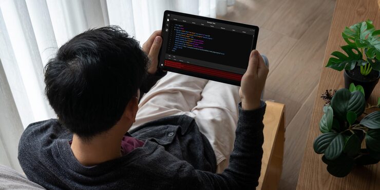 Photo 최신 응용 프로그램 및 프로그램 코딩을 위한 컴퓨터 화면의 소프트웨어 개발 프로그래밍