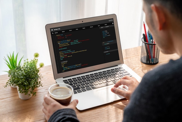 最新のアプリケーションとプログラムコーディングのためのコンピューター画面上のソフトウェア開発プログラミング