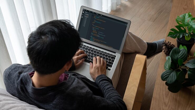 Photo 최신 응용 프로그램 및 프로그램 코딩을 위한 컴퓨터 화면의 소프트웨어 개발 프로그래밍