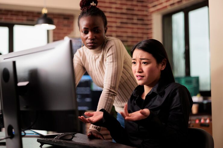 Photo software programers brainstorming ideas to write html code and create security program, displaying artificial intelligence algorithm. pensive tech enginners thinking about database cloud computing