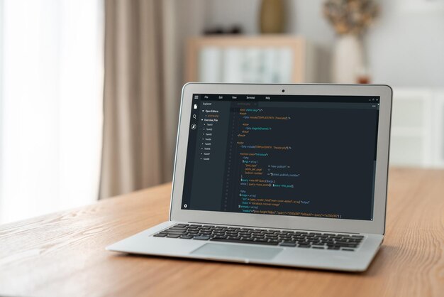 Softwareontwikkeling programmeren op computerscherm voor modieuze toepassingen en programmacodering