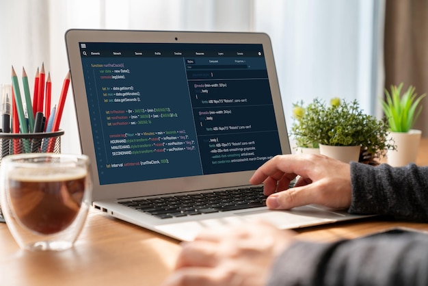 Softwareontwikkeling programmeren op het computerscherm voor modische applicaties
