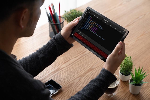 Softwareontwikkeling programmeren op het computerscherm voor modische applicaties