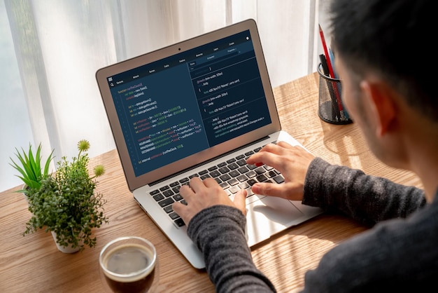 Softwareontwikkeling programmeren op het computerscherm voor modische applicaties