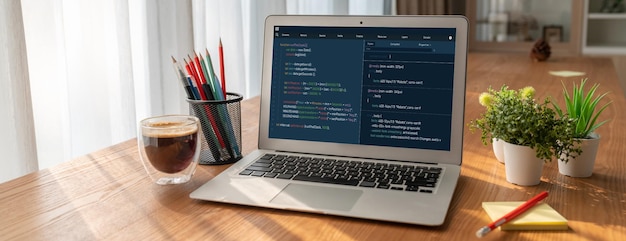 Softwareontwikkeling programmeren op het computerscherm voor modische applicaties