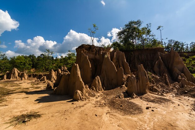 Strutture del suolo di sao din nanoy, provincia di nan, tailandia