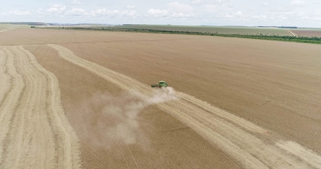 Soja oogsten op een boerderij in Mato Grosso, Brazilië.