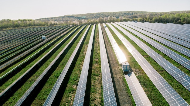 持続可能な資源のソーラーパネル太陽光発電代替電源の概念