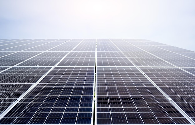 Солнечная электростанция Крупным планом Источник экологически чистой возобновляемой энергии