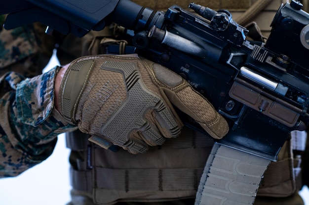 Photo soldier preparing gear for action