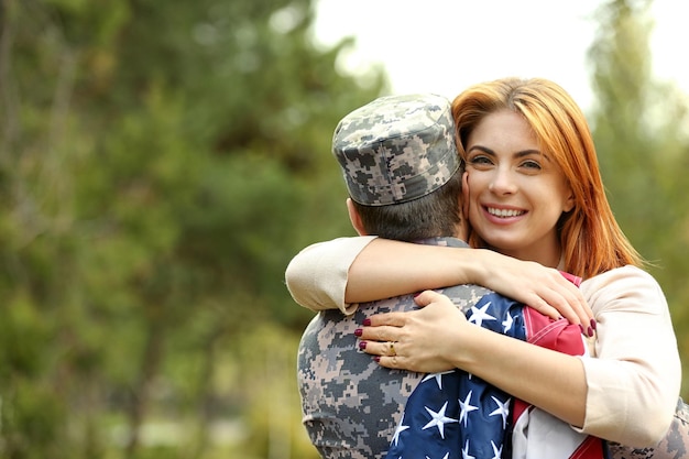 Photo soldier reunited with wife in park