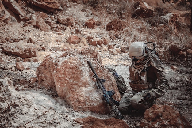 写真 砂漠での戦争に特殊部隊の兵士タイの人々陸軍兵士ウォーキングパトロール