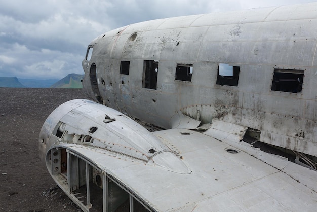 사진 솔헤이마산두르 (solheimasandur) 비행기 잔해, 남 아이슬란드 랜드마크, 해변에 버려진 비행기