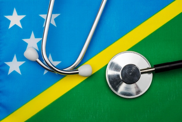 Foto bandiera e stetoscopio delle isole salomone il concetto di medicina