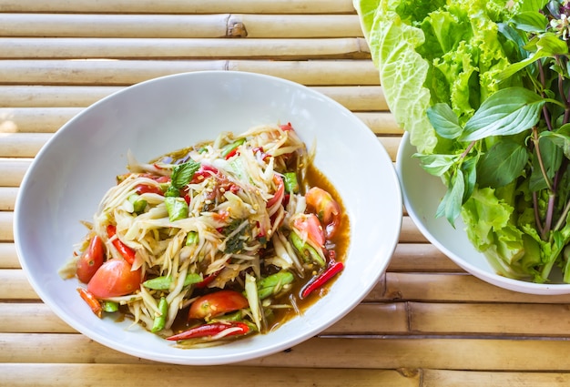 Som Tum, тайский салат из папайи. Традиционная тайская кухня