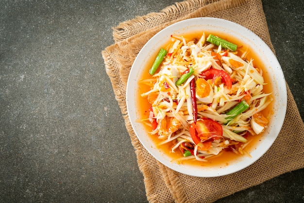 Som Tum - Thaise Pittige groene papajasalade met zoute eieren - Aziatisch eten