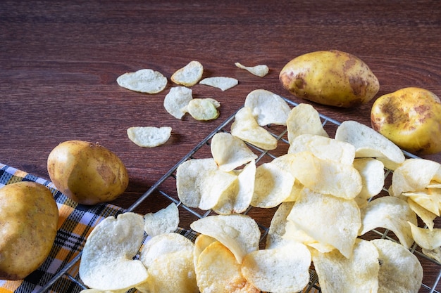 Some fresh fried potato chips