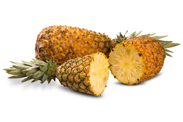 절연 흰색 위에 일부 파인애플입니다. Ananas.