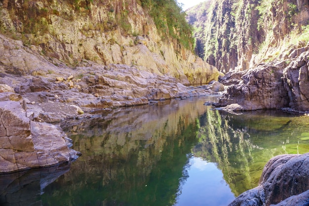 Somoto-canyon in Nicaragua, kokosrivier en prachtig landschap